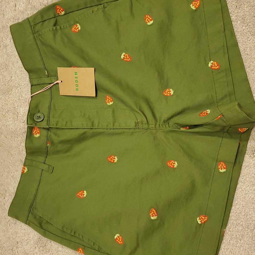 Boden NWT Barnsbury Chino Short Size 8 Strawberry 4inch